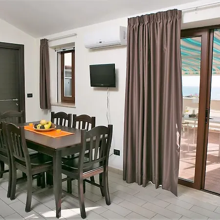 Isula Beach Apartment *